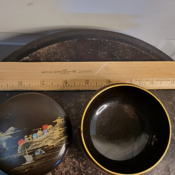 Vintage Round Japanese Lacquer Box with Lid & Decorative Abelone Inlay S… - Picture 7 of 9